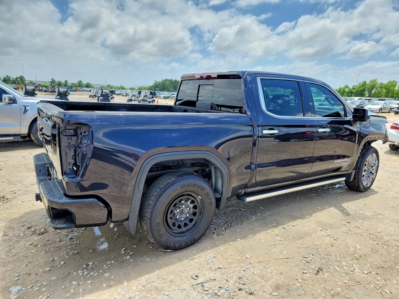 2023 GMC Sierra K1500 Denali Ultimate - Image 3