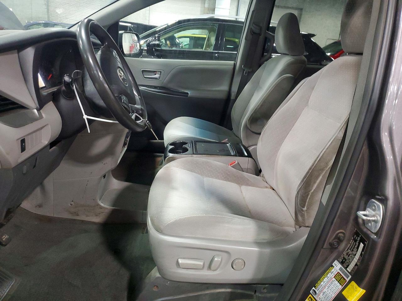 2017 Toyota Sienna Le - Фото 7