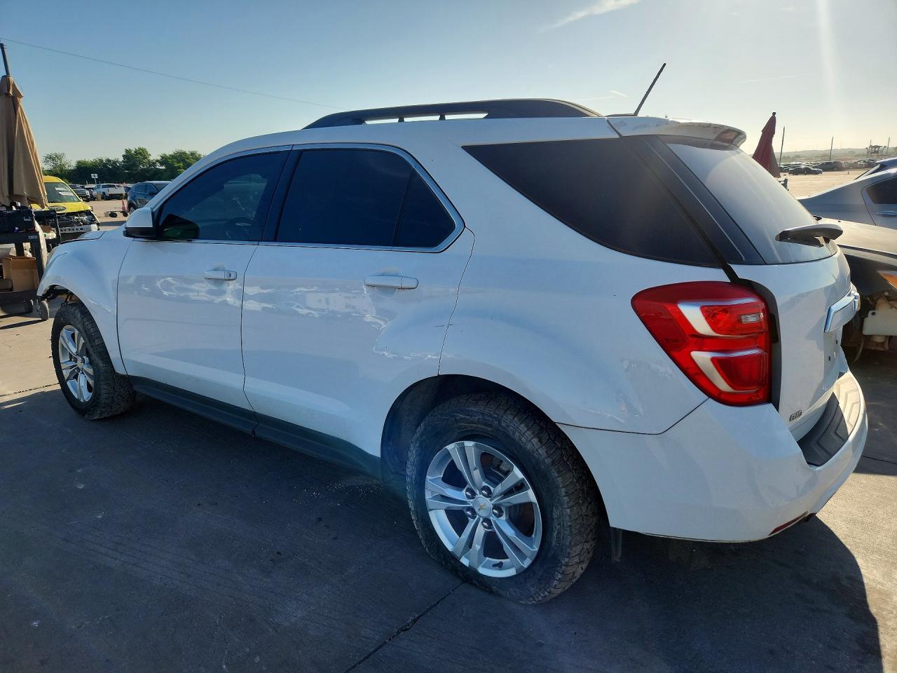 2016 Chevrolet Equinox Lt - Image 2
