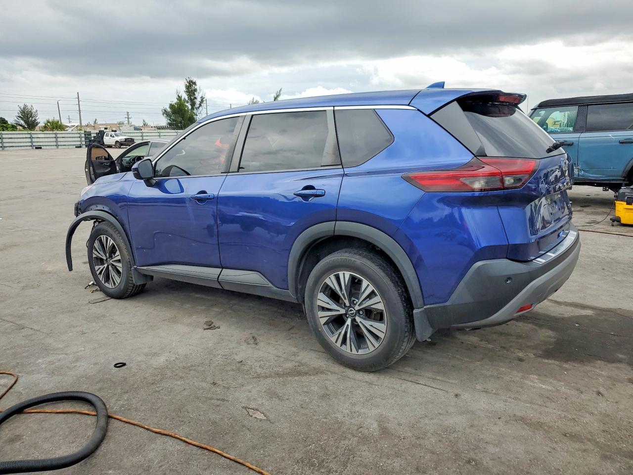 2023 Nissan Rogue Sv - Фото 2