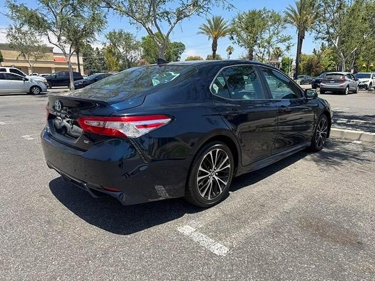 2020 Toyota Camry Hybrid Se - Фото 4