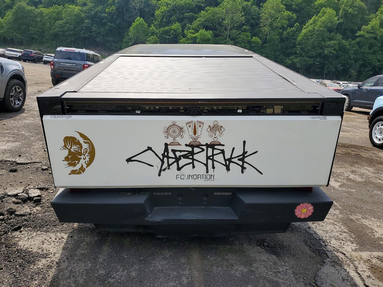 2024 Tesla Cybertruck - Image 6
