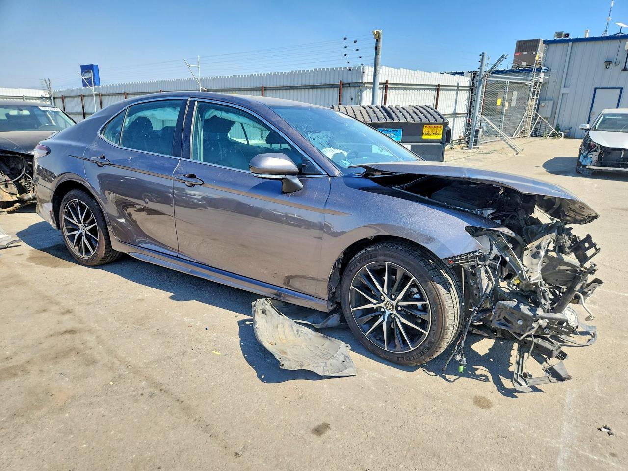 2022 Toyota Camry Se - Фото 4