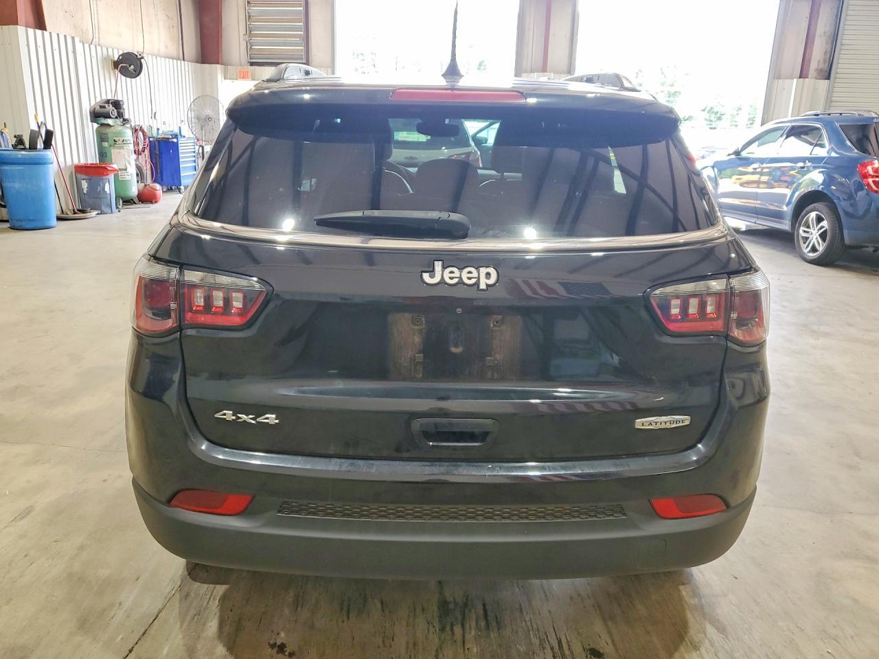 2023 Jeep Compass Latitude - Image 6
