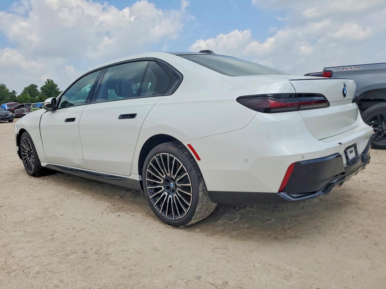 2025 BMW 740 I - Фото 2