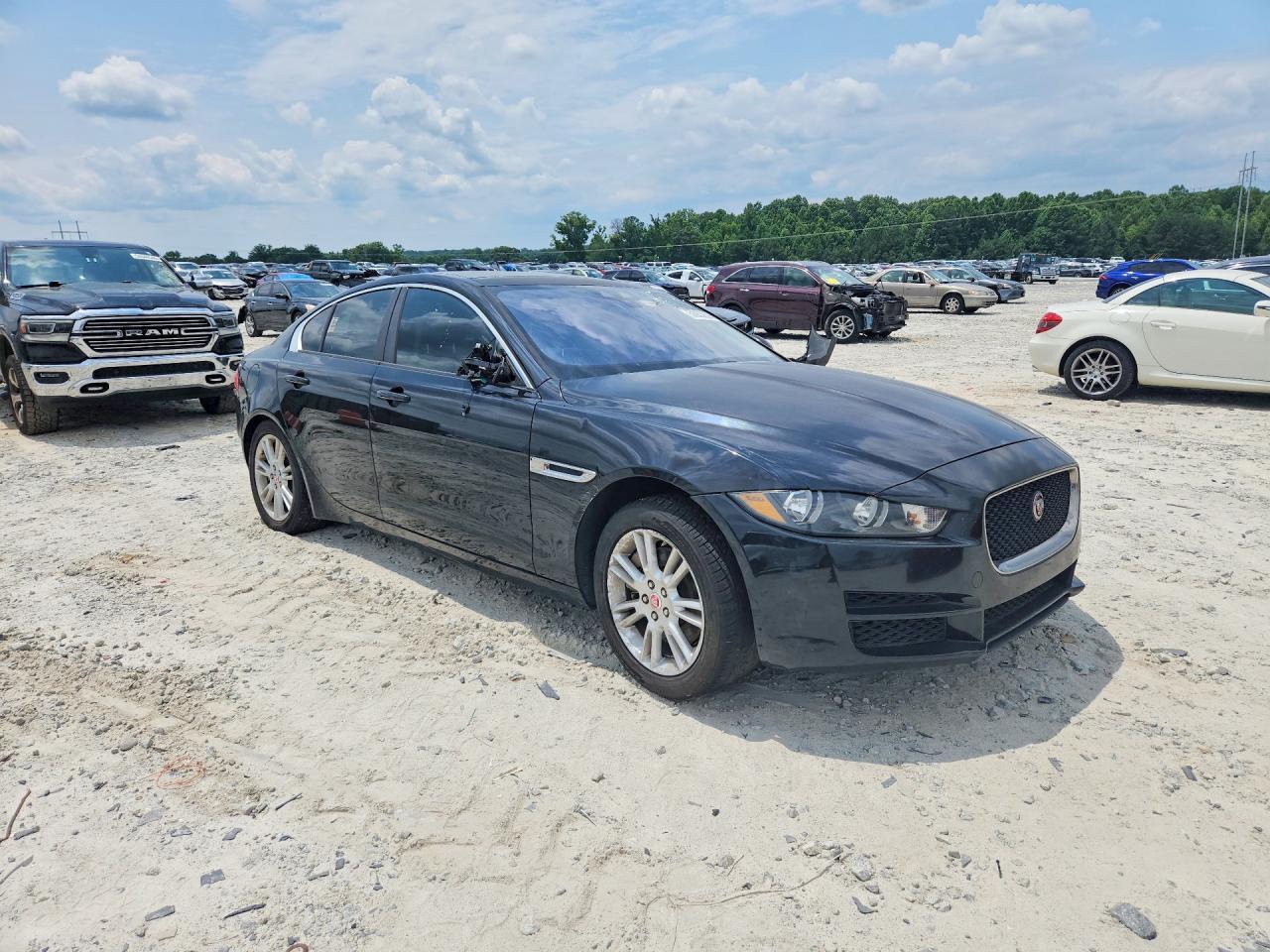 2018 Jaguar Xe Premium - Image 4