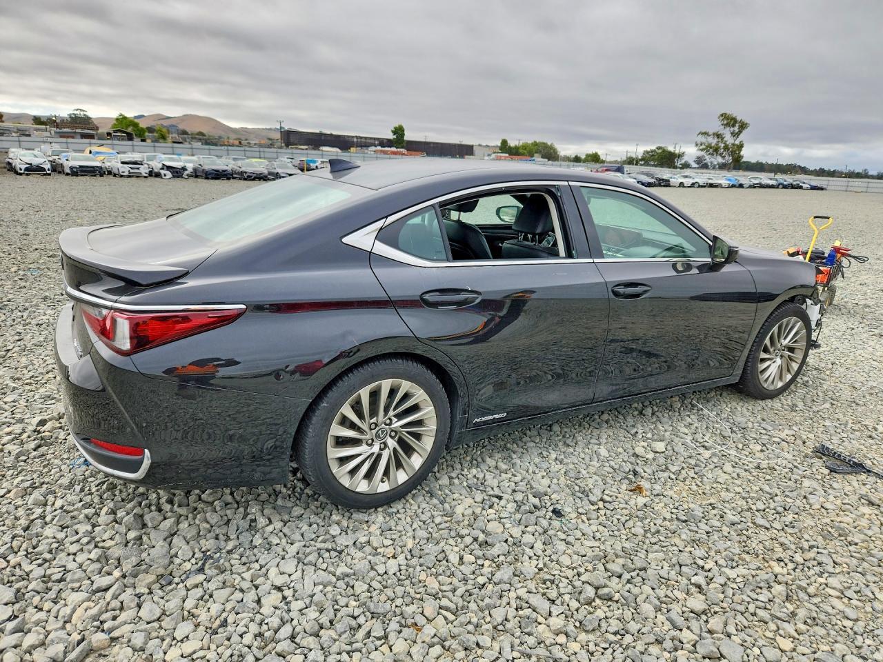 2019 Lexus Es 300H - Image 3
