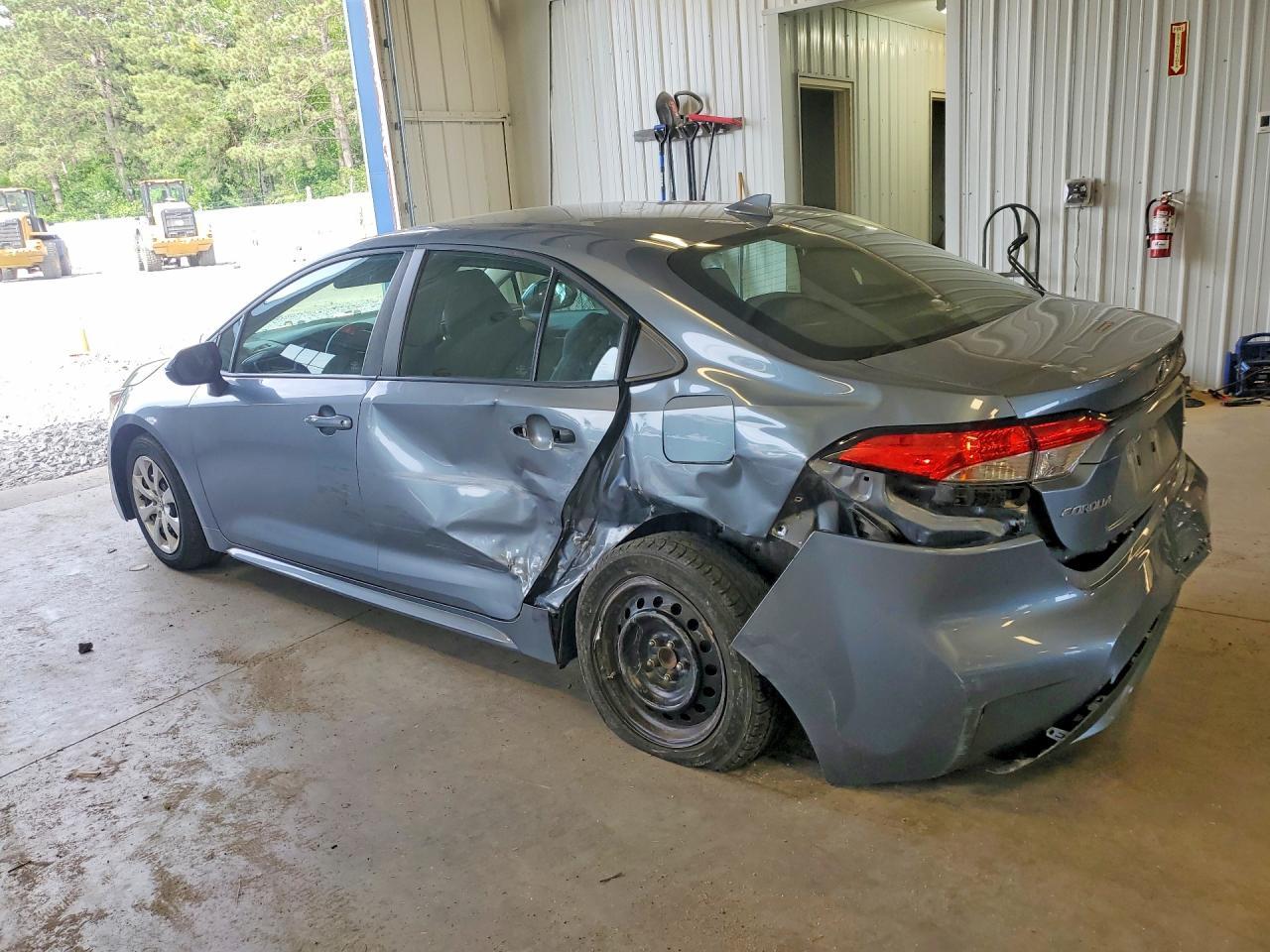 2021 Toyota Corolla Le - Фото 2
