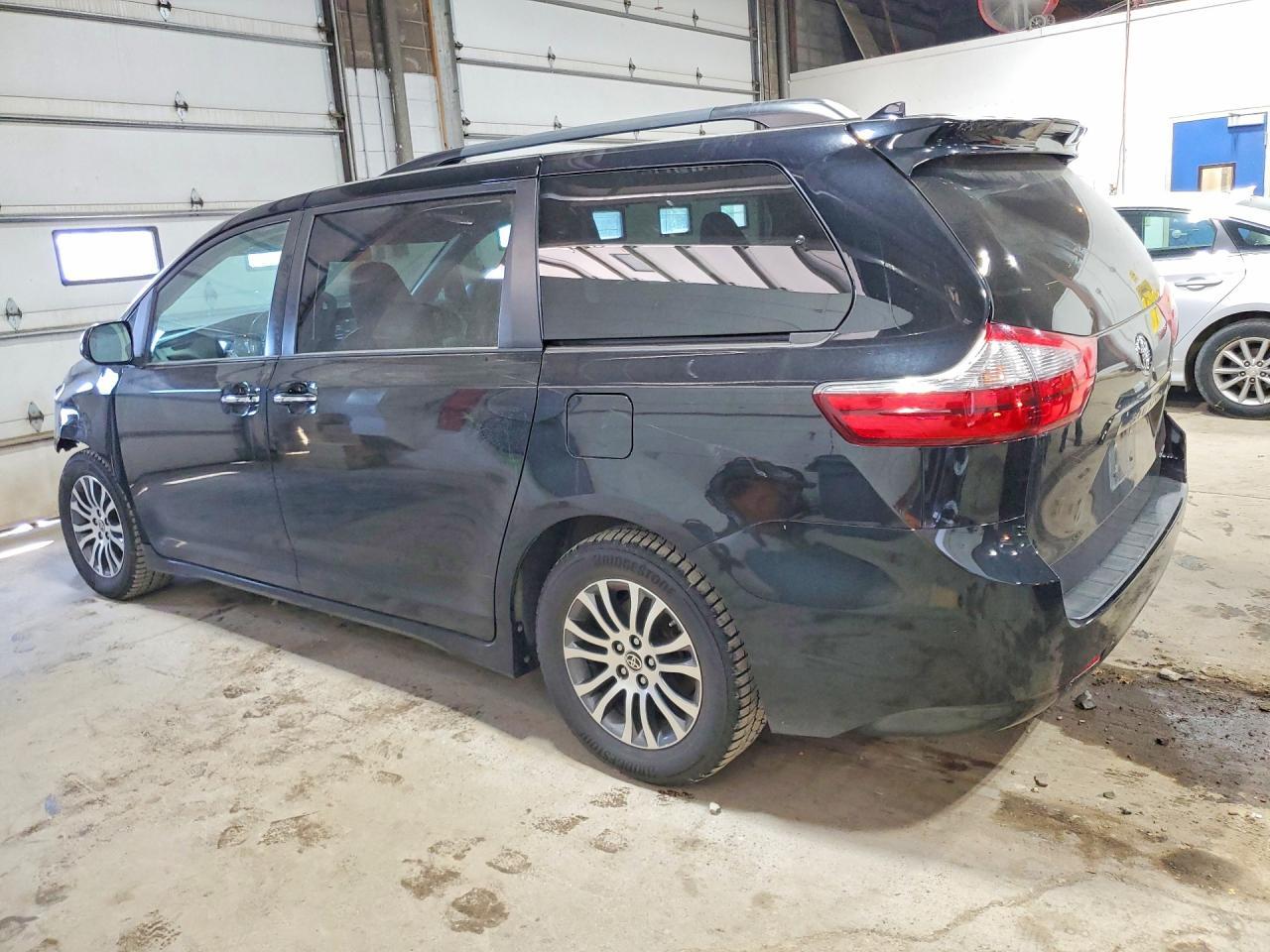 2020 Toyota Sienna - Image 2