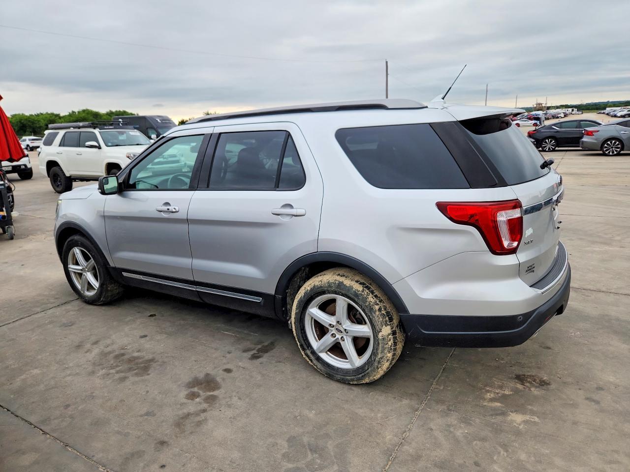 2018 Ford Explorer Xlt - Фото 2