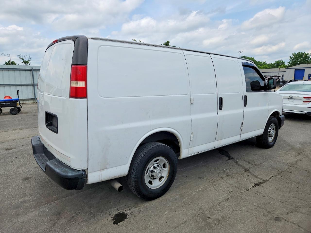 2015 Chevrolet Express G2500 - Фото 3