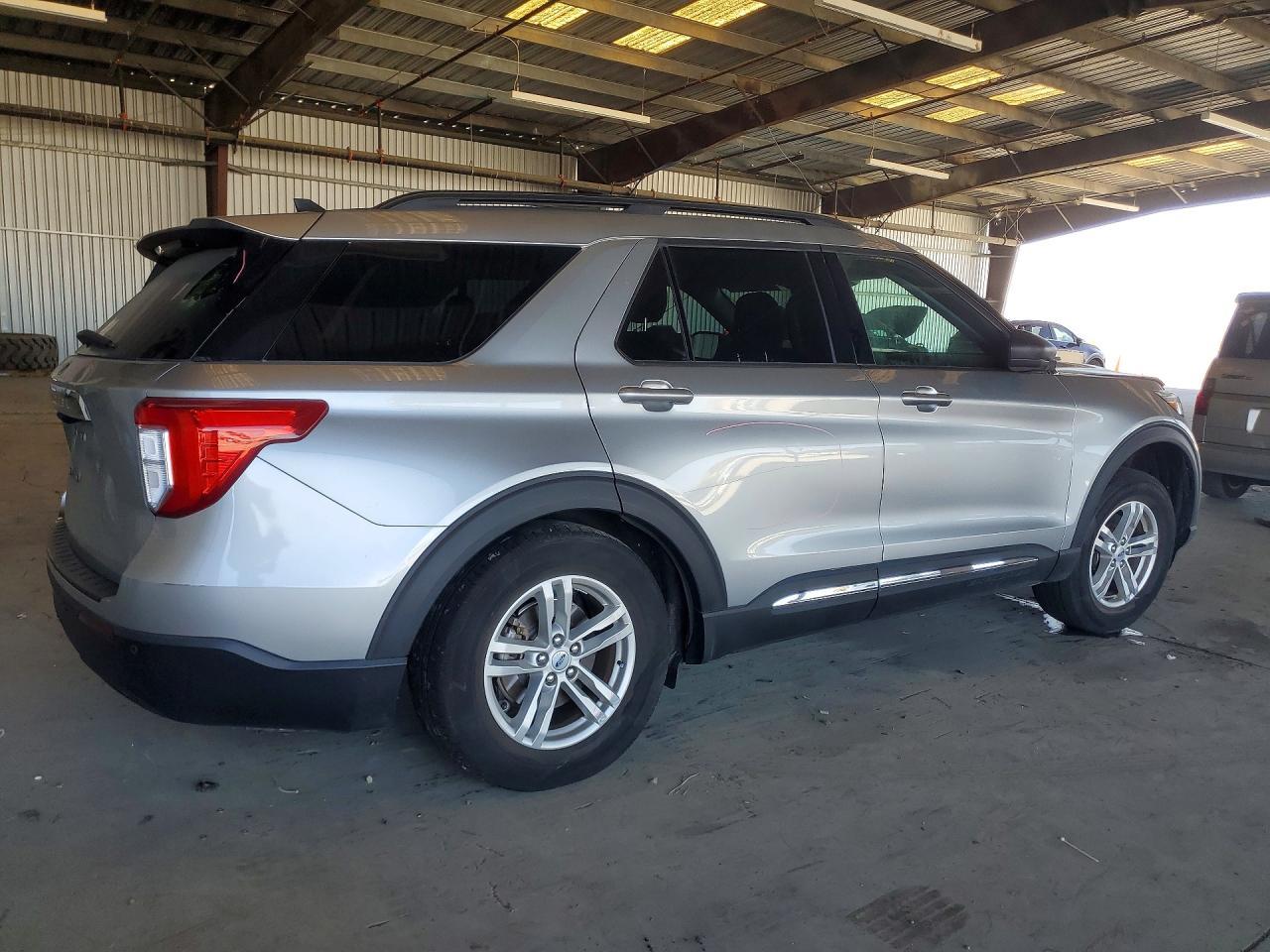 2023 Ford Explorer Xlt - Image 3