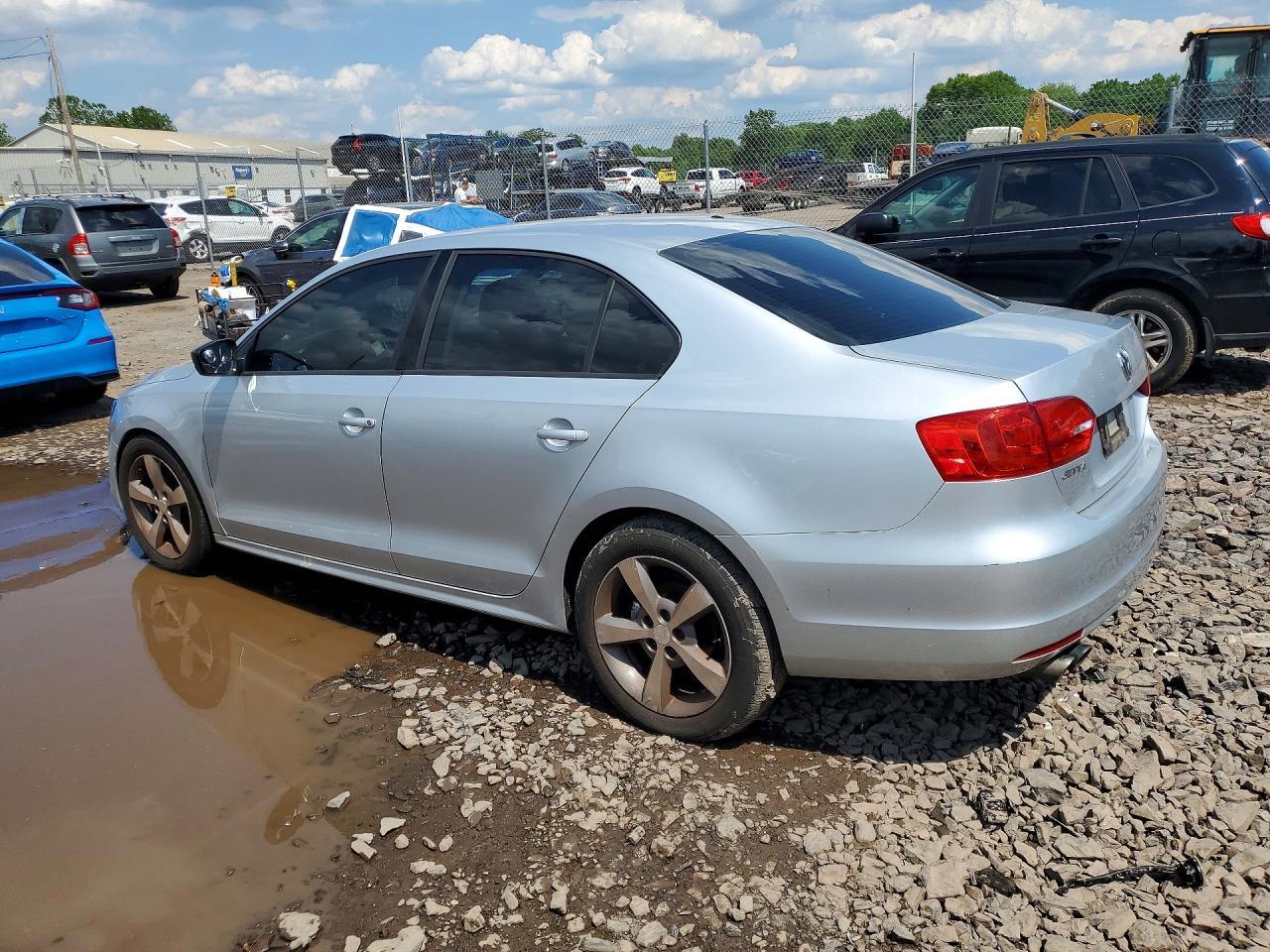 2014 Volkswagen Jetta Base - Image 2