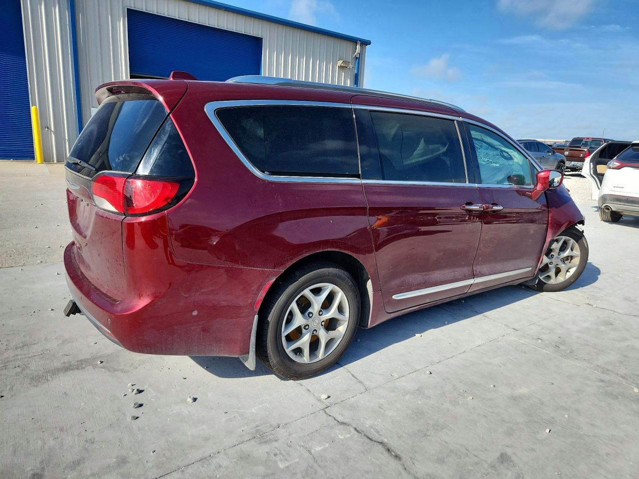 2020 Chrysler Pacifica Touring L Plus - Фото 3