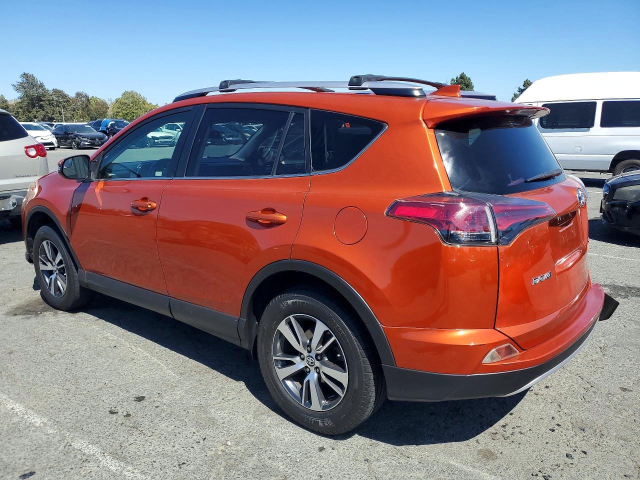 2016 Toyota Rav4 Xle - Image 2