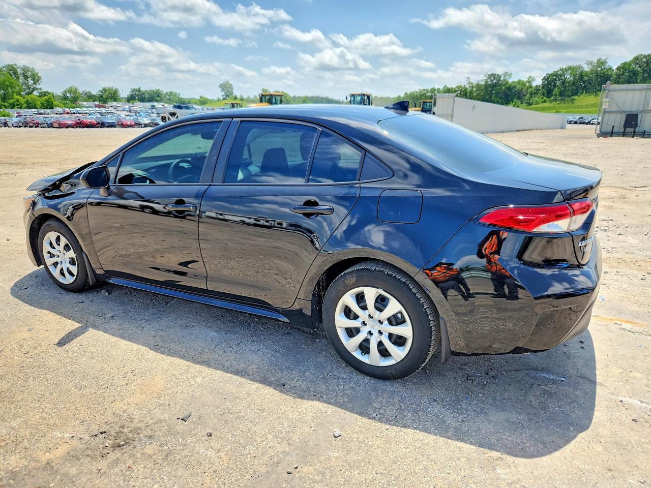 2025 Toyota Corolla Le - Фото 2
