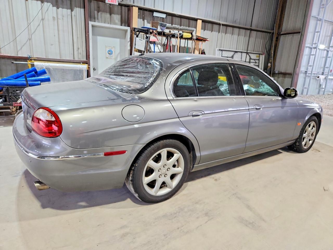 2007 Jaguar S-Type 4.2 - Image 3