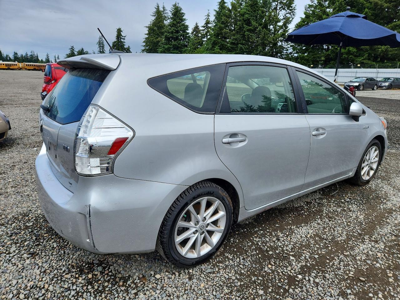 2013 Toyota Prius V Five - Фото 3