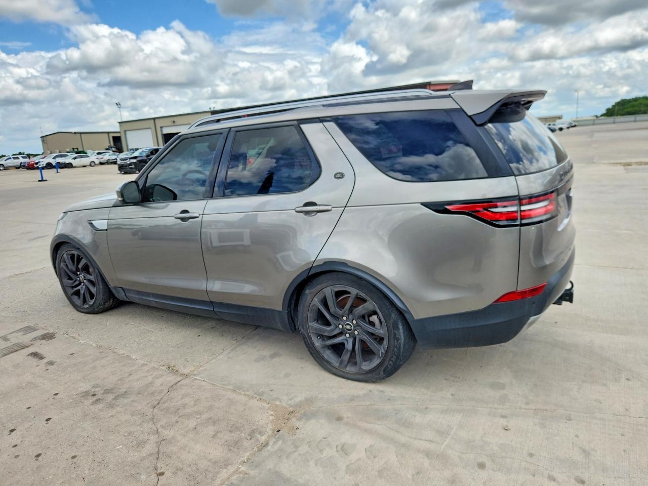 2018 Land Rover Discovery Hse - Image 2