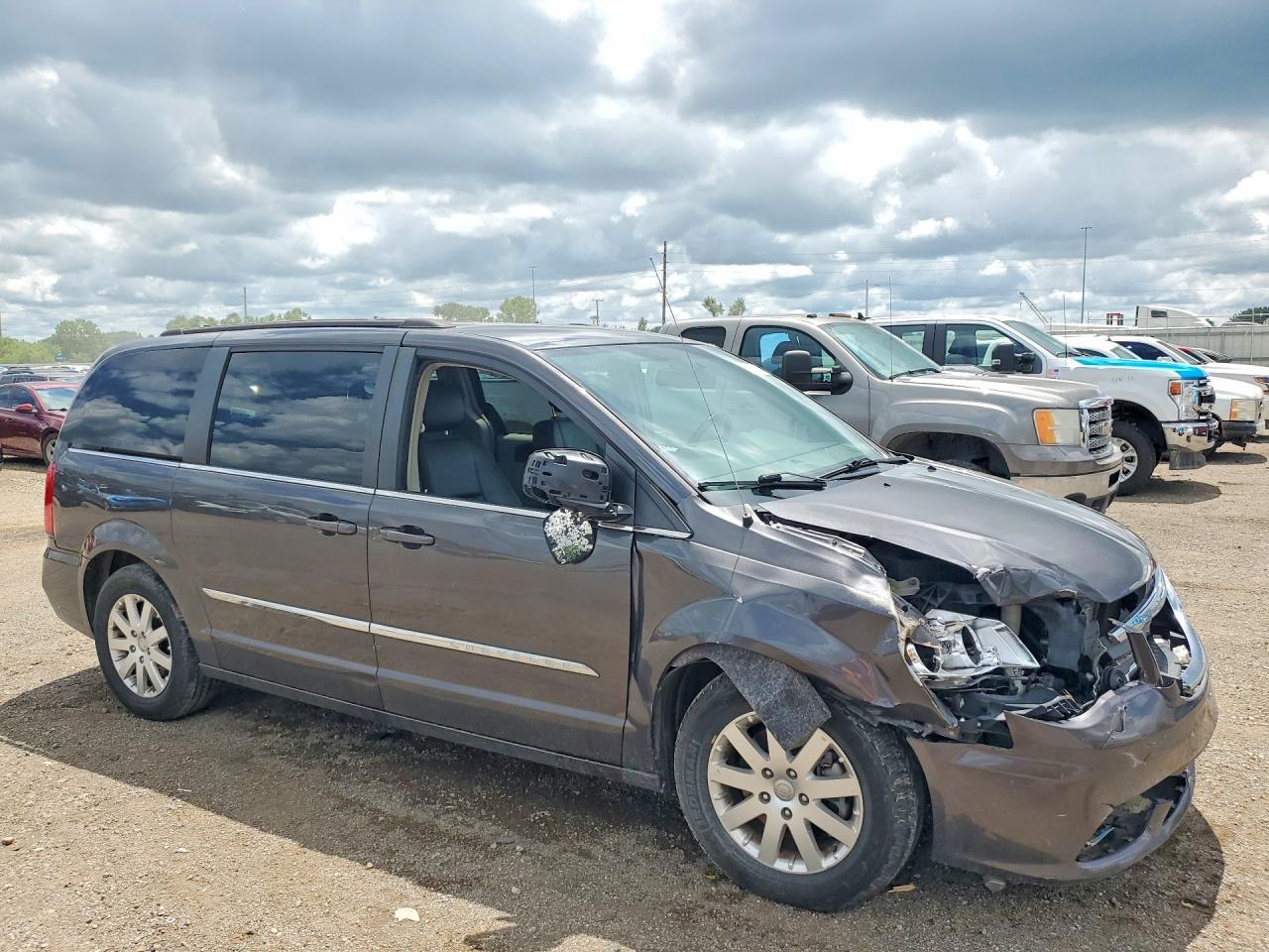 2015 Chrysler Town & Country Touring - Фото 4