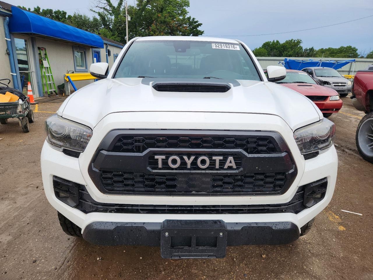 2019 Toyota Tacoma Trd Pro - Image 5
