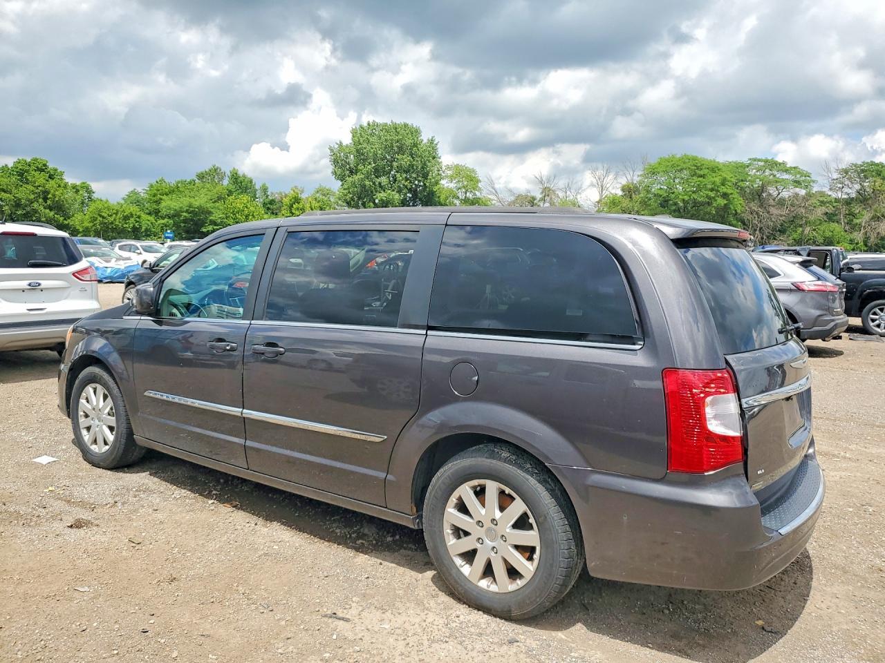 2015 Chrysler Town & Country Touring - Фото 2