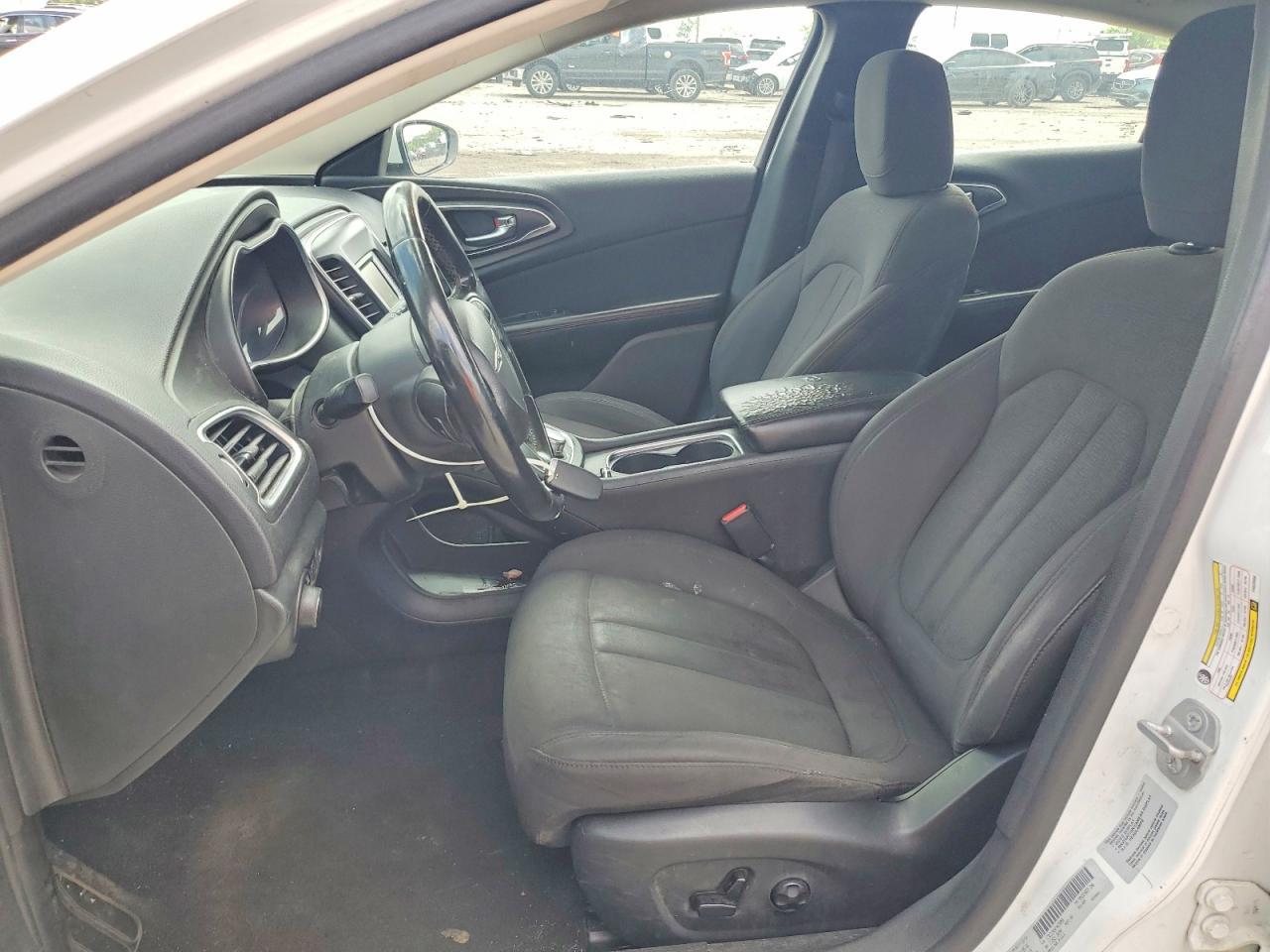 2015 Chrysler 200 Limited - Фото 7