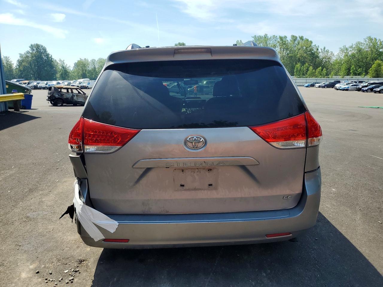 2012 Toyota Sienna Le - Фото 6