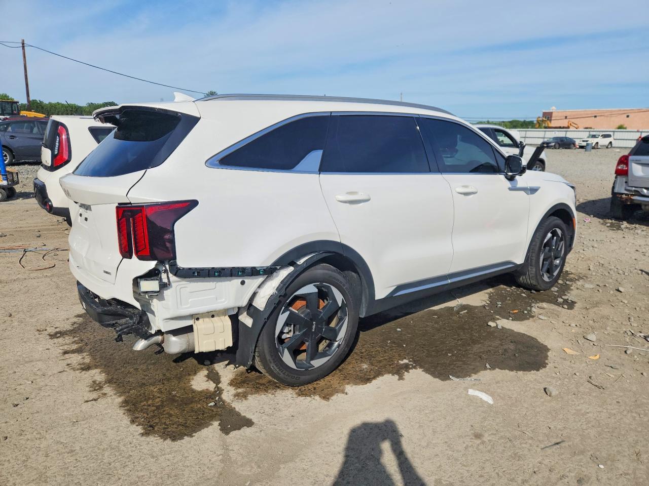 2025 Kia Sorento Sxp - Image 3