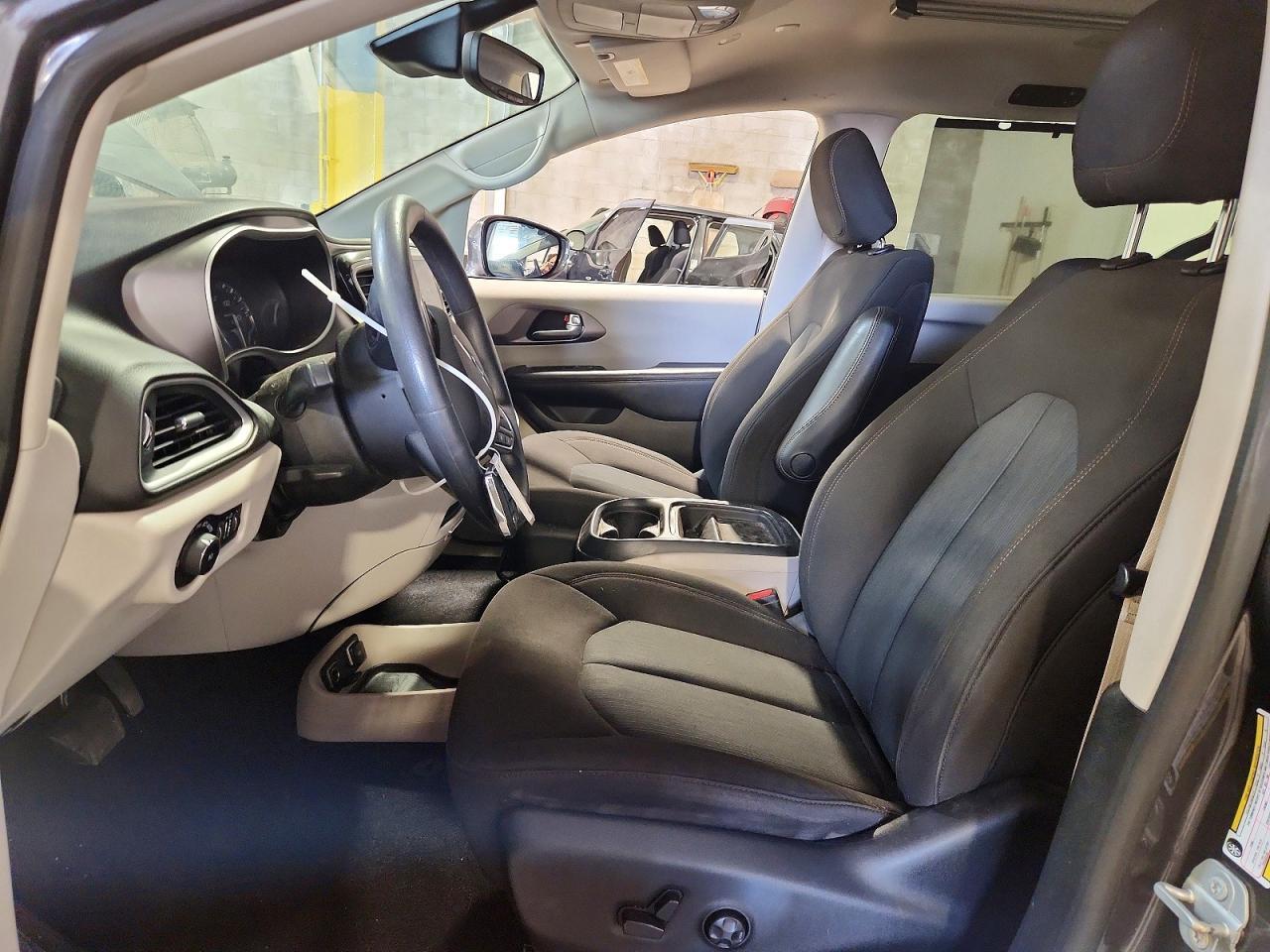 2020 Chrysler Pacifica Touring - Image 7