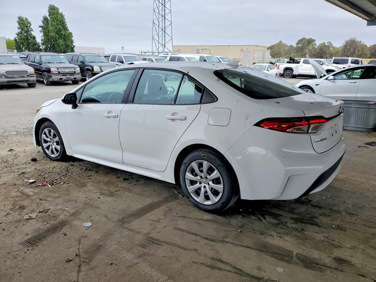 2021 Toyota Corolla Le - Image 2