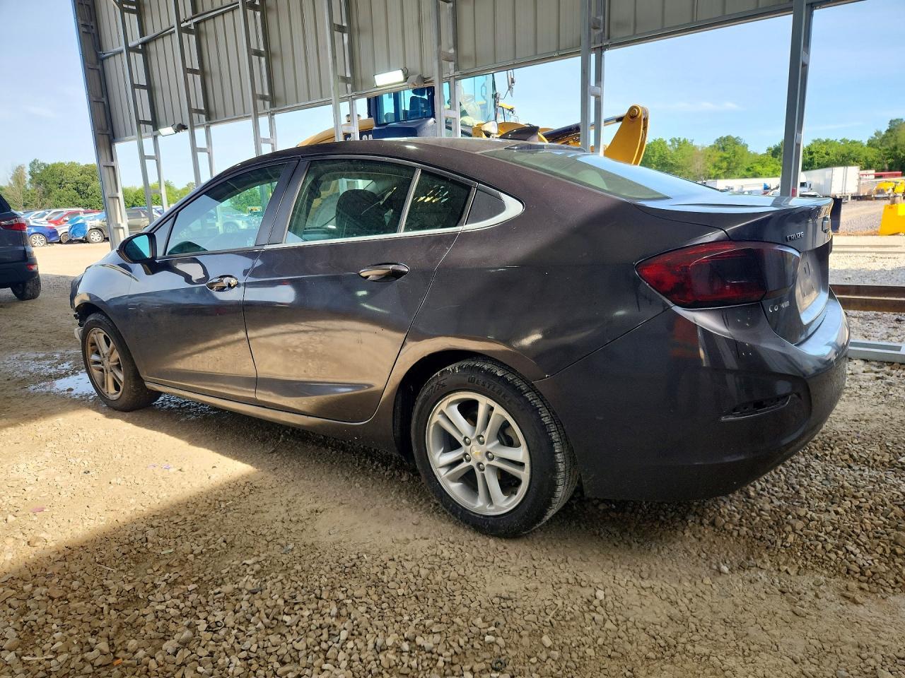 2016 Chevrolet Cruze Lt - Image 2