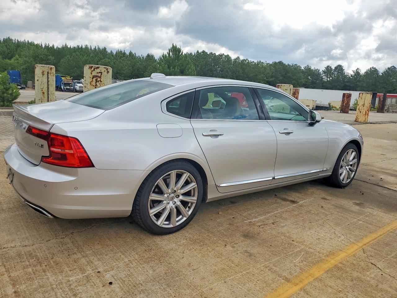 2018 Volvo S90 T6 Inscription - Image 3