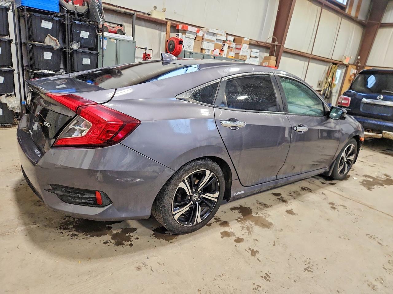 2017 Honda Civic Touring - Image 3