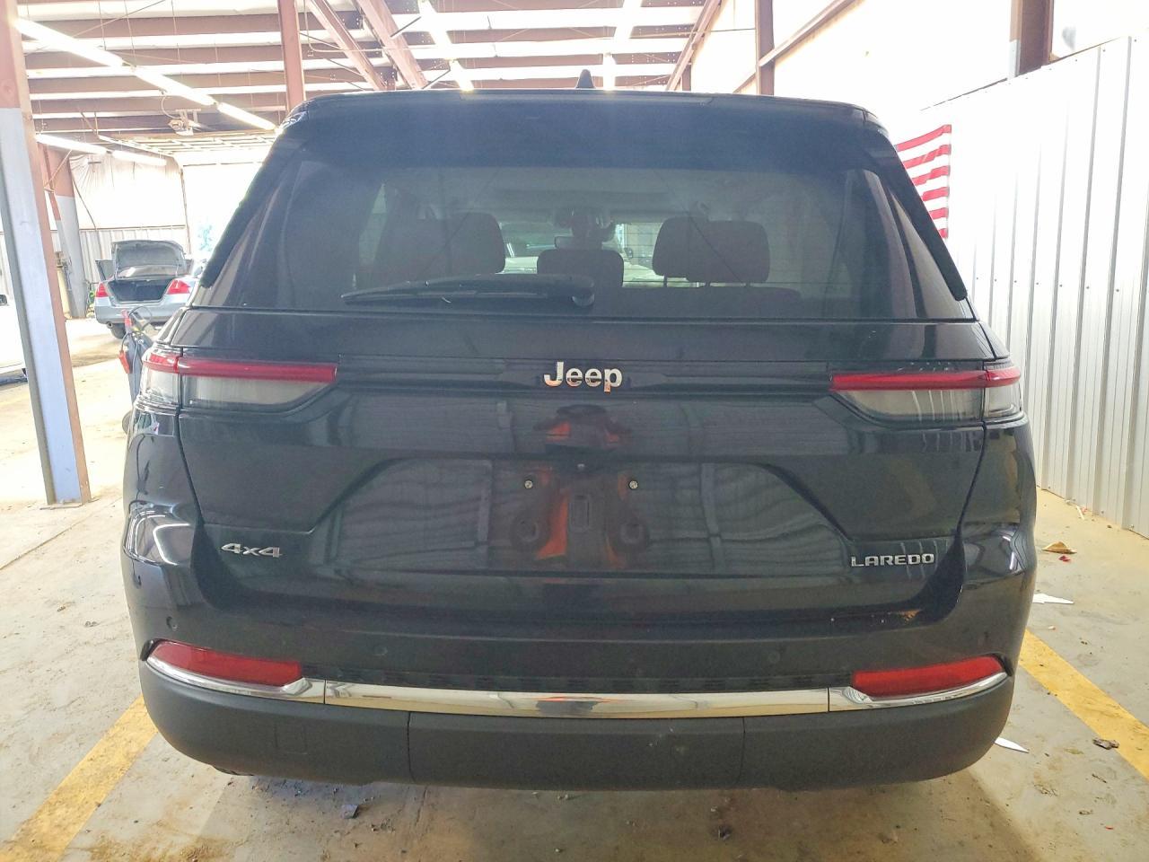 2023 Jeep Grand Cherokee Laredo - Image 6