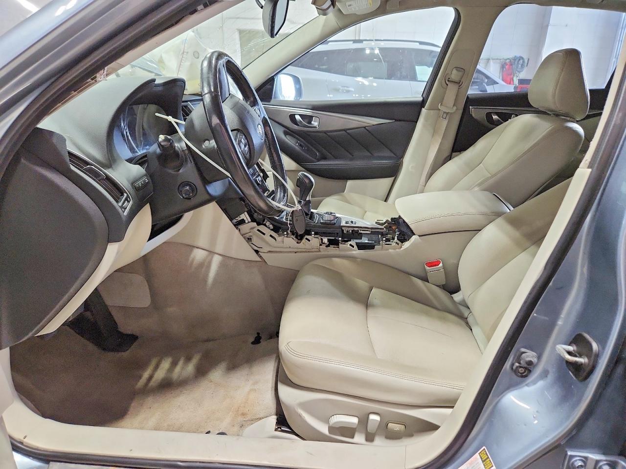 2016 Infiniti Q50 3.0T Premium - Image 7