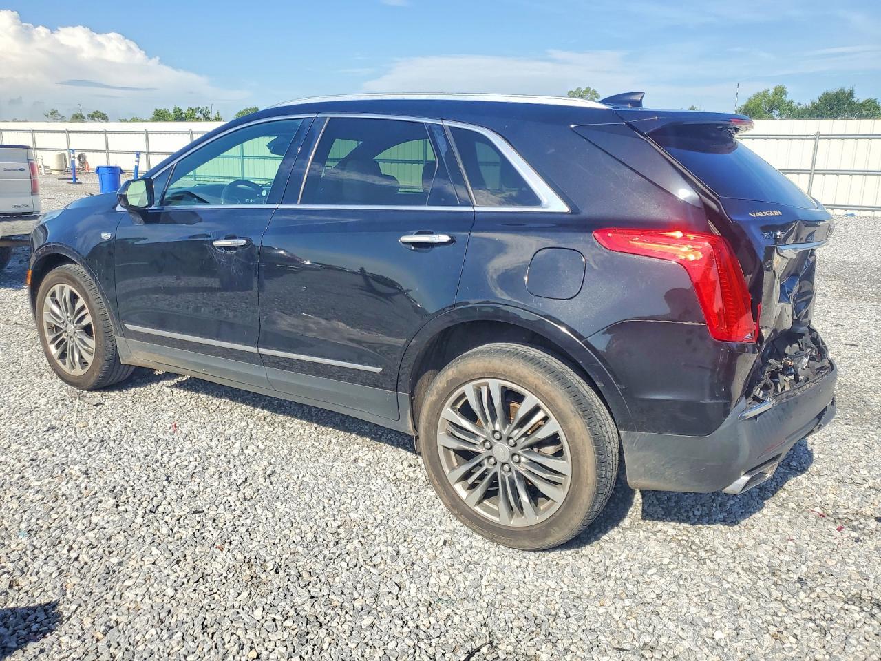 2017 Cadillac Xt5 Premium Luxury - Image 2