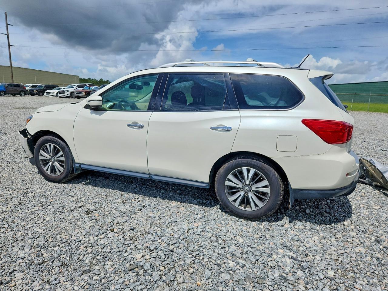 2017 Nissan Pathfinder Sl - Фото 2
