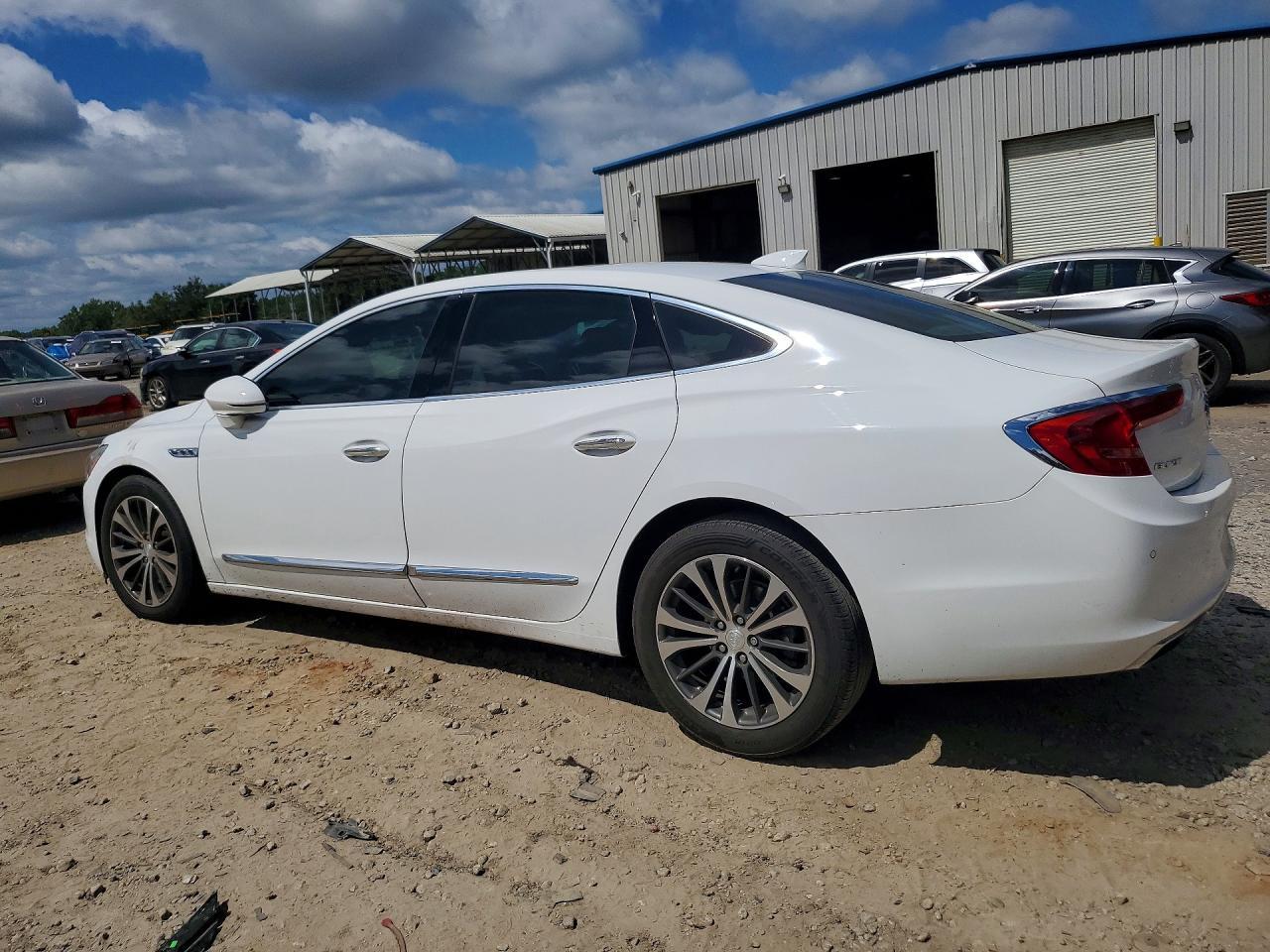 2017 Buick Lacrosse Essence - Image 2