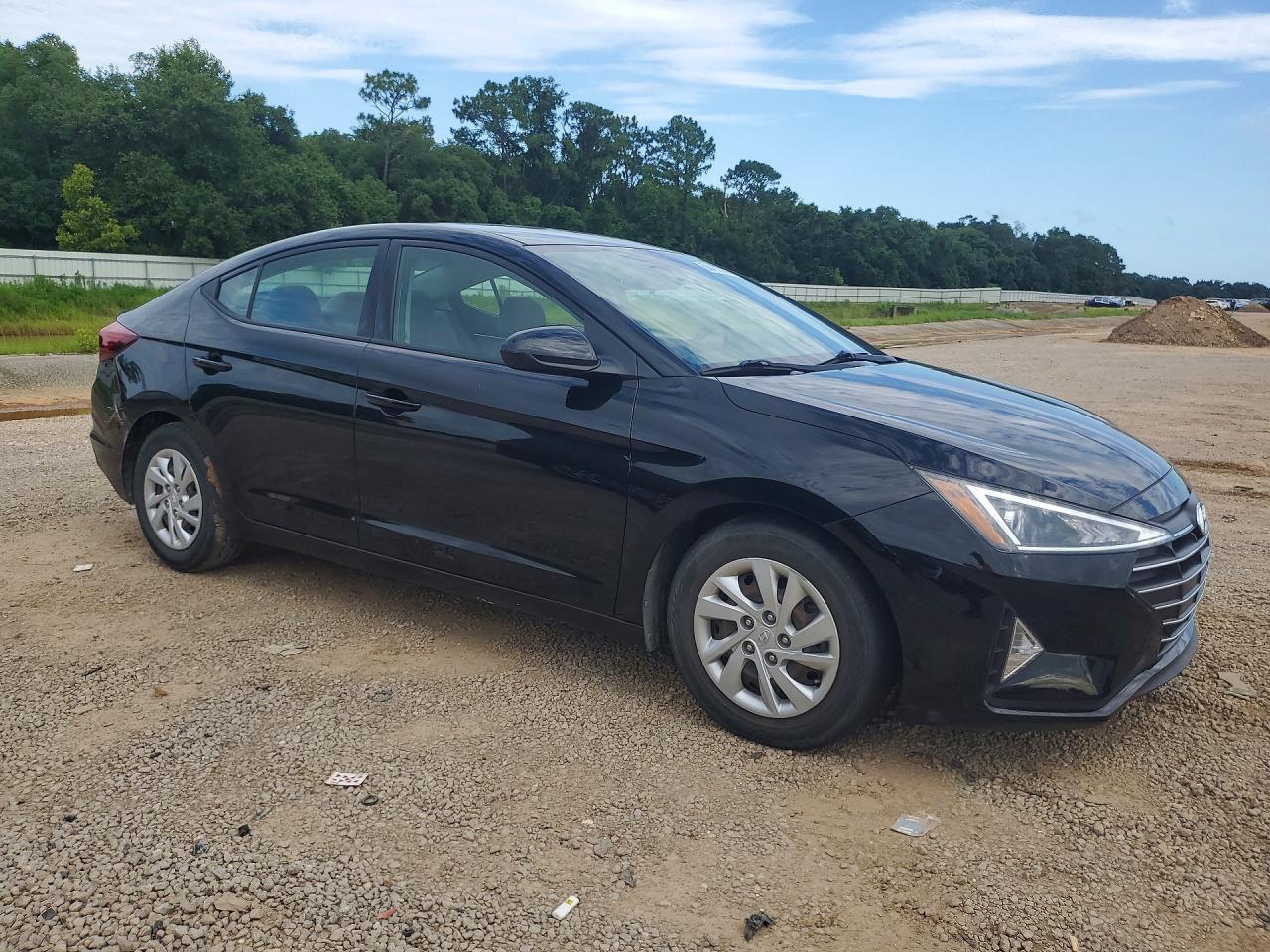 2020 Hyundai Elantra Se - Image 4