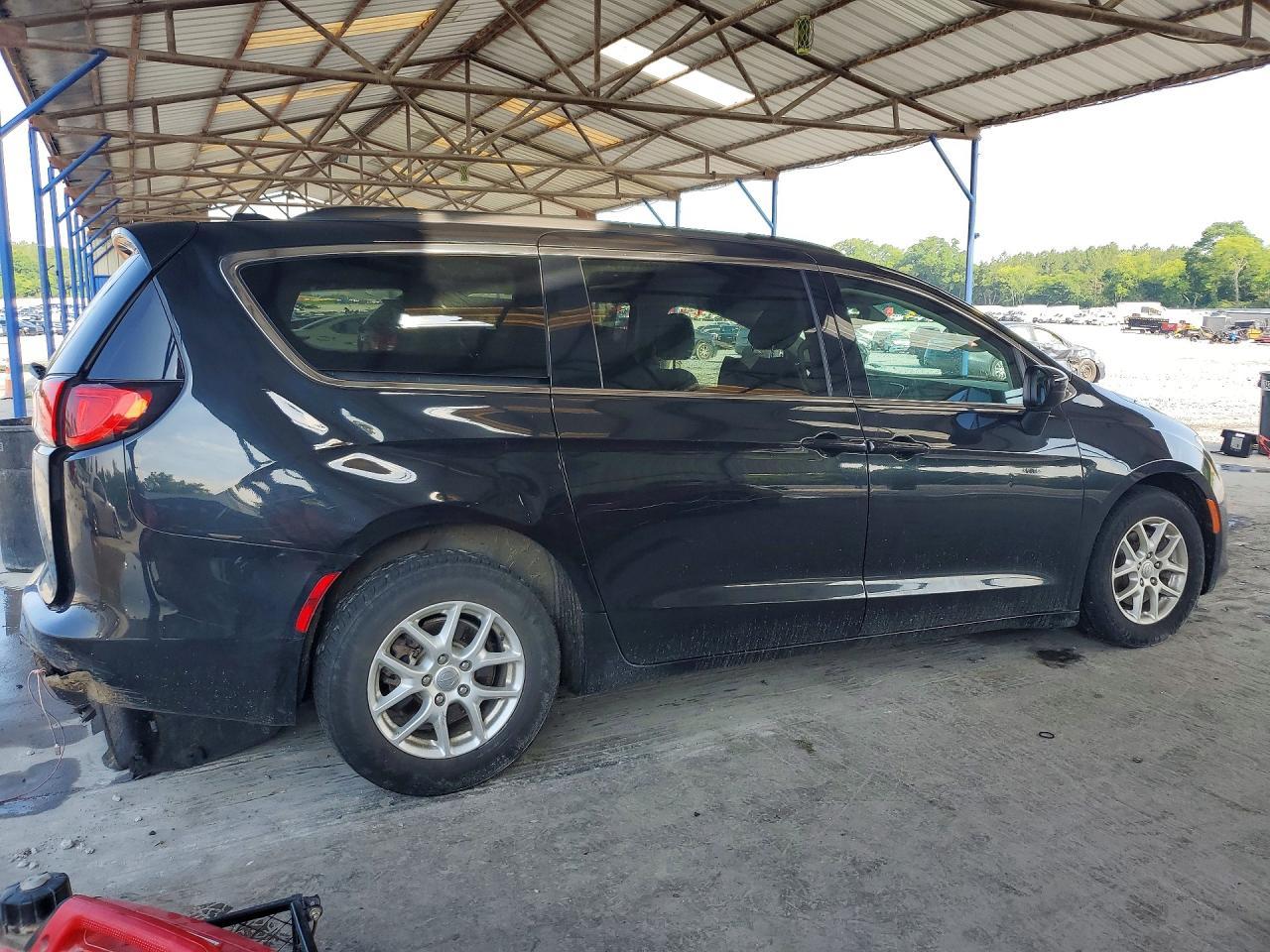2020 Chrysler Voyager Lxi - Фото 3