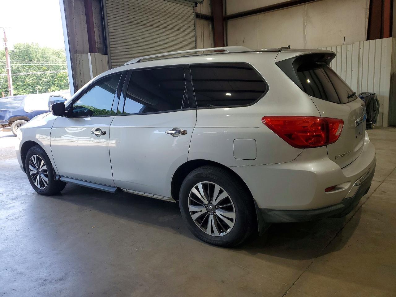 2017 Nissan Pathfinder S - Фото 2