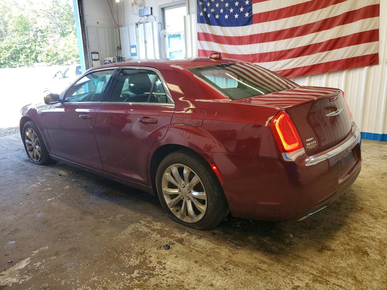 2016 Chrysler 300 Limited - Фото 2