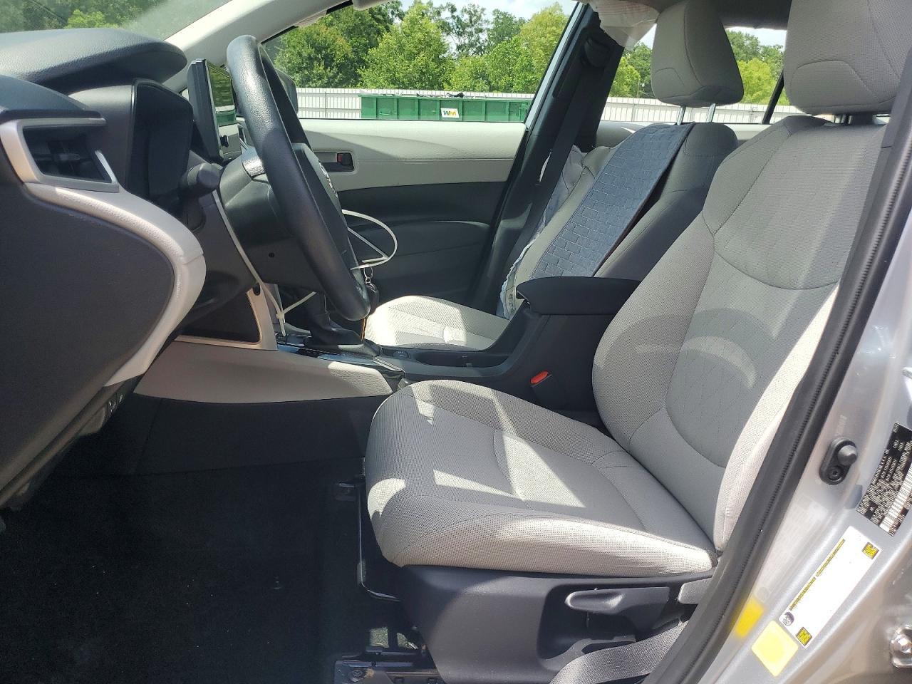 2025 Toyota Corolla Cross L - Image 7