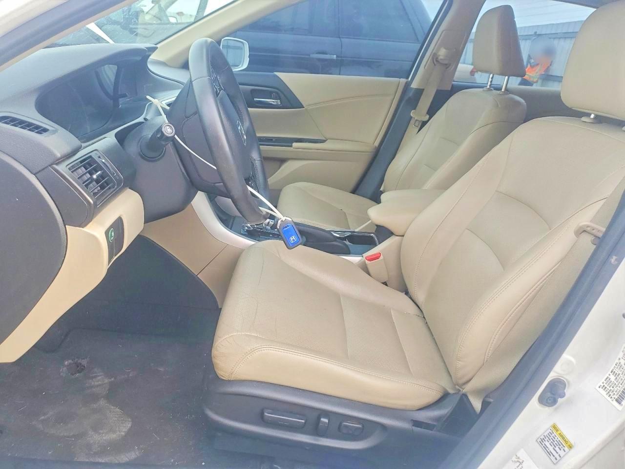 2015 Honda Accord Touring Hybrid - Image 7