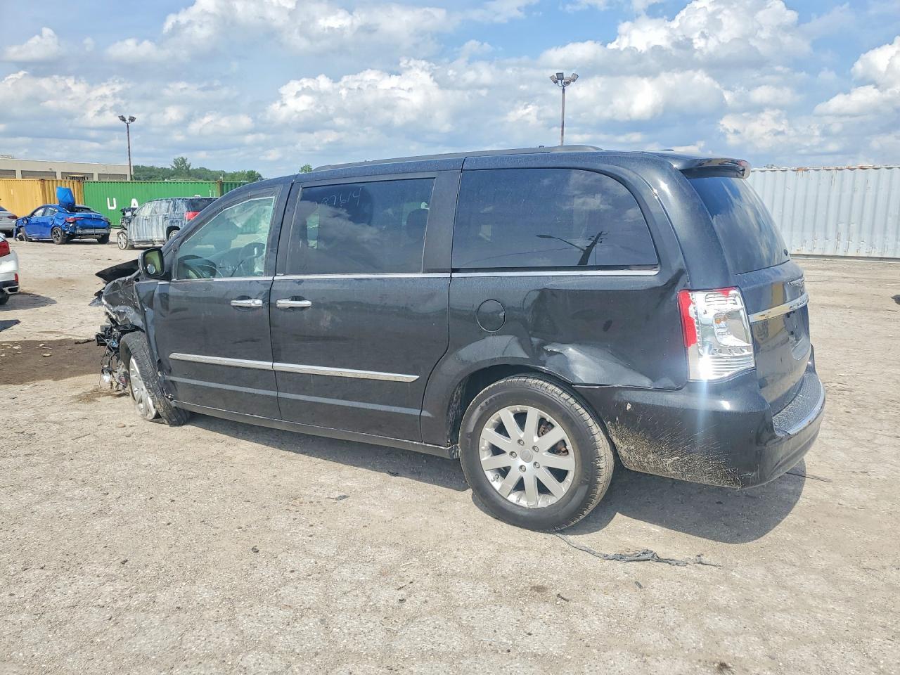 2012 Chrysler Town & Country Touring L - Фото 2