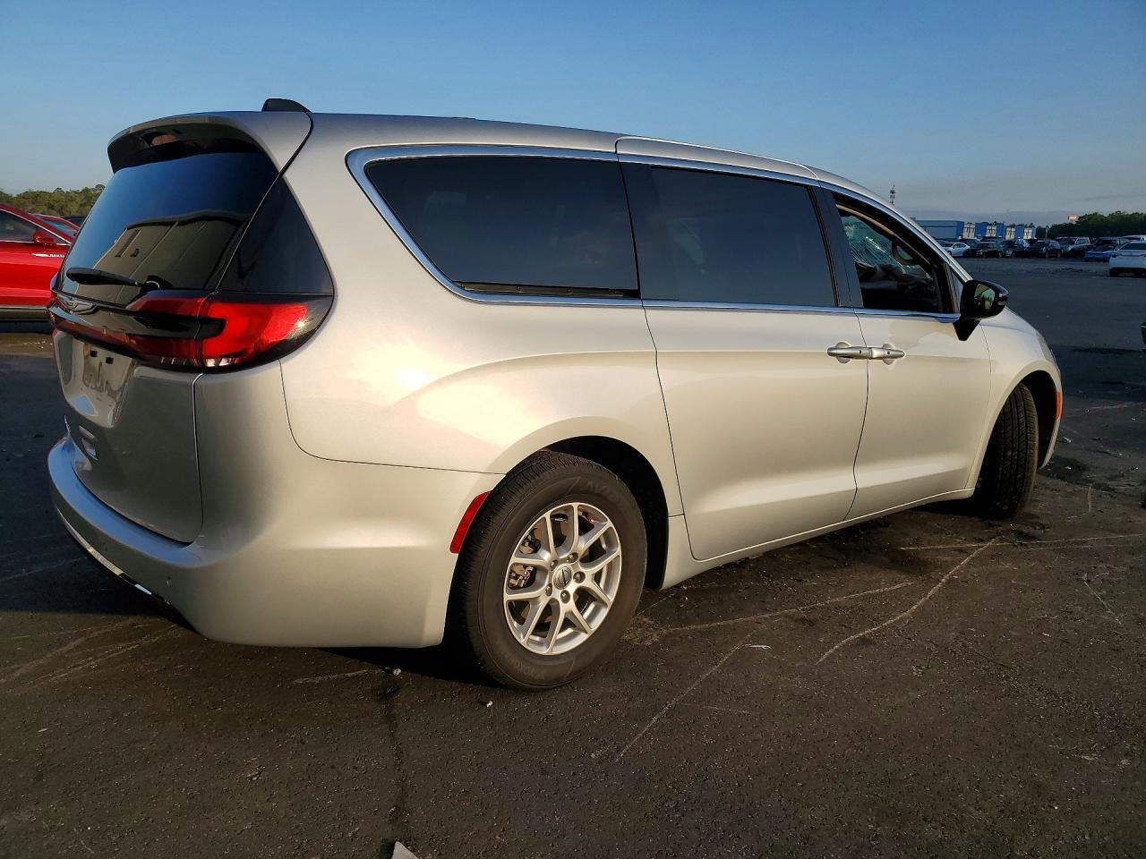 2024 Chrysler Pacifica Touring L - Фото 3