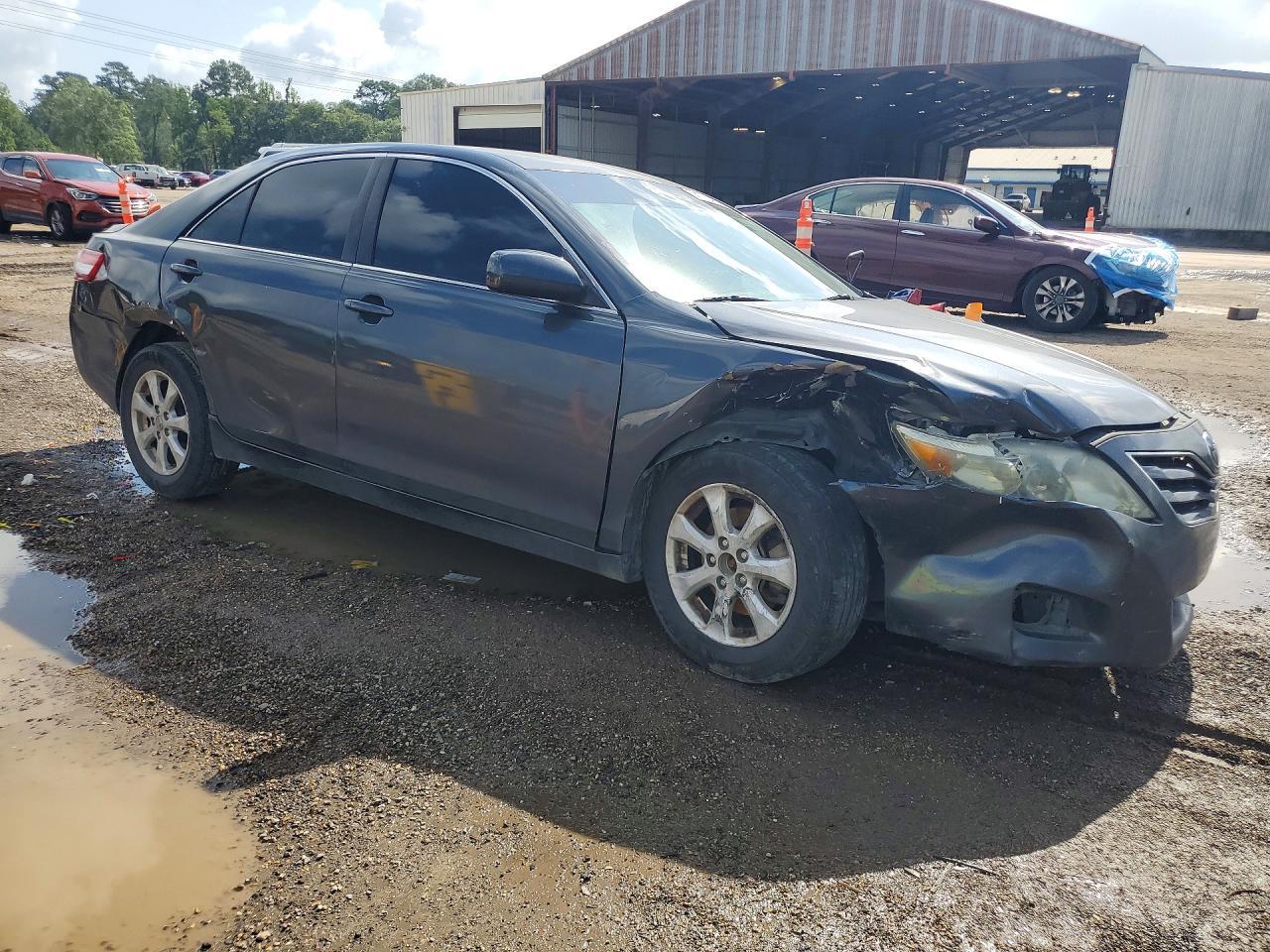 2011 Toyota Camry Le - Фото 4