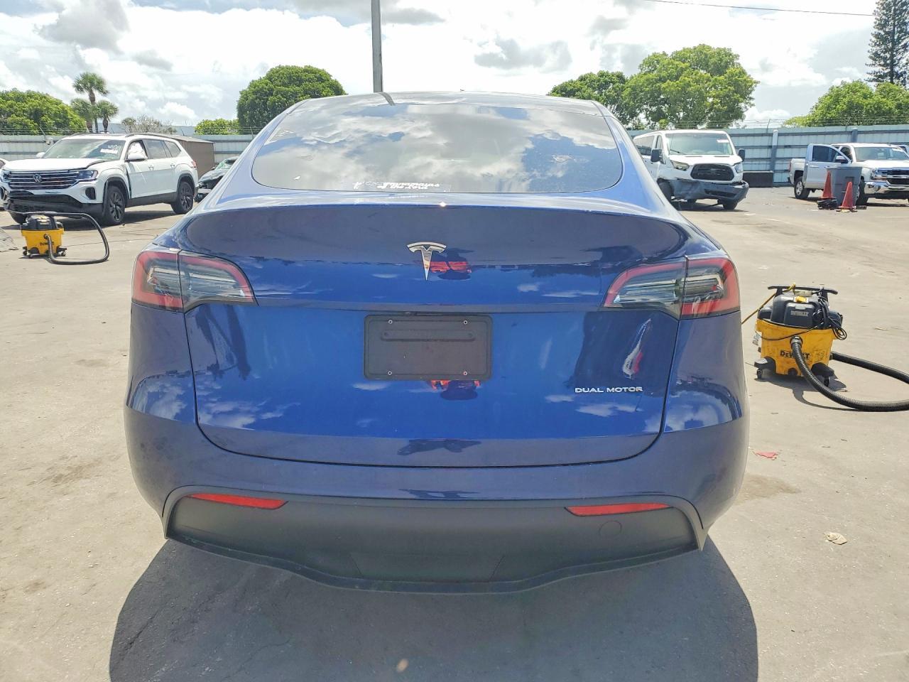 2023 Tesla Model Y - Image 6