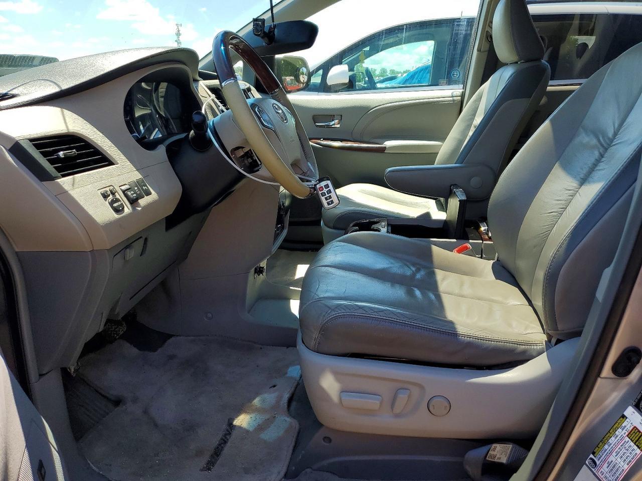 2011 Toyota Sienna Xle 7-Passenger - Image 7